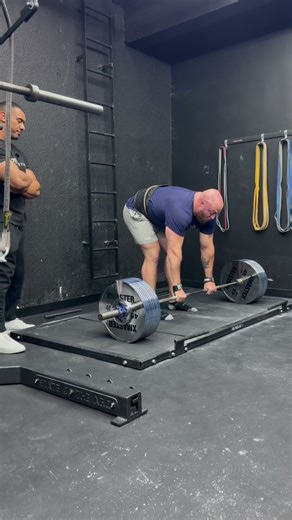 My arms aren't like Larry's but at least my total isn't too bad 🤷‍♂️ 1000kg offseason, on a whim