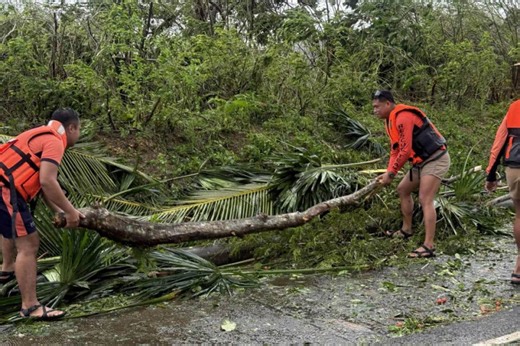 Super Typhoon Fung-wong path, maps and warnings as storm nears landfall