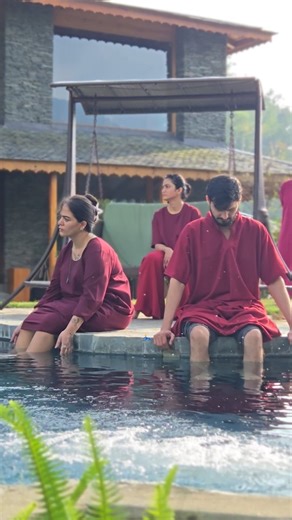 A meditation technique from The Book of Secrets ✨ The technique: Blessed one, as senses are absorbed in the heart, reach the center of the lotus. Osho says, "The heart is the lotus. Every sense is just the opening of the lotus, the petals of the lotus. Try to relate your senses to the heart first. Secondly, always think that every sense goes deep down into the heart and becomes absorbed in it. When these two things become established, only then will your senses begin to help you. They will lead 