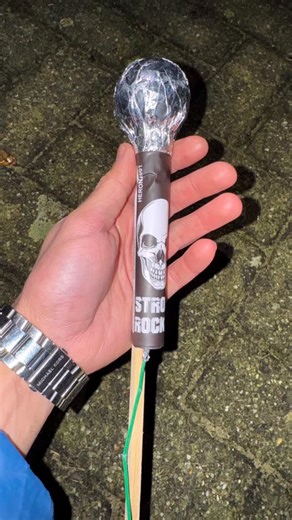 FIREWORKFREAKS on Instagram: "Strobe Rocket 🤯🔥 #StrobeRocket #vuurwerk #fireworks #HeronFireworks #reels"