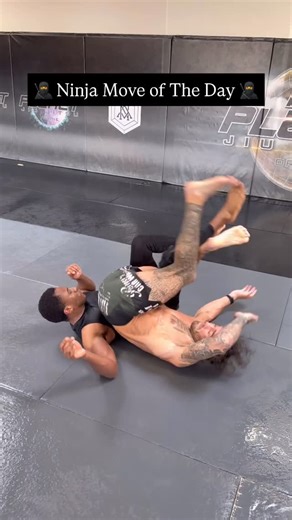 Blake Bilder on Instagram: "Follow me on my journey to #1 in the world!!! 🌎 Double leg ninja roll to twister finish‼️ Ninja move of the day 🥷⚔️👹 . . . . . . . . . . . #kickboxing #muaythai #fyp #life #blackbelt #lifestyle #gym #gymrat #ufc #elanimal #mma #elite #og #grind #blessed #grateful #team #box #submission #training #stayfocused #focused #workout #fitnessmotivation #motivation #family #eat #sweat"