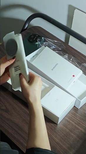 The unboxing video for the white Xiaomi Mi 17 Ultra is here! Let's experience the charm of the Mi