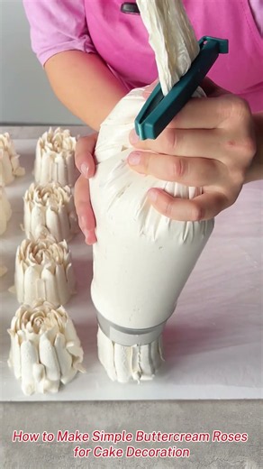 How to Make Simple Buttercream Roses for Cake Decoration