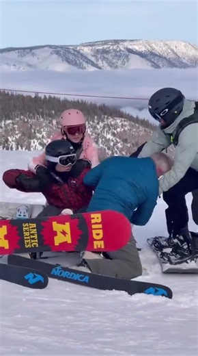 Weekend Vibes 🤩 Follow for DAILY posts 🤳🏼 @brymza #snowseason #mammoth #weekendvibe