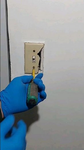Super easy replacing a broken light switch cover 👍 like and subscribe #diy #howto #nice #shorts