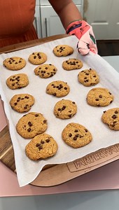 Fantastic cookies Olivia uses instant vanilla pudding mix, butter, eggs, brown sugar, white sugar, vanilla extract, flour, baking soda, salt and chocolate chips to make delicious cookies! This original video was produced by Network Media LLC and Olivia | Olivia