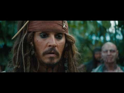 Jack Sparrow presentando Piratas del Caribe: Navegando Aguas Misteriosas Oficial (HD)