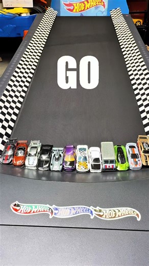 Hot Wheels Cars Treadmill Race Challenge