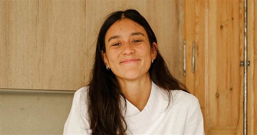 María Lo, ganadora de MasterChef, sobre la sopa de ajo: "Para aprovechar el pan duro como una piedra, moja una servilleta de papel, envuélvelo y ponlo en el microondas unos segundos"