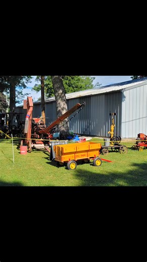 More tractors, engines, flea market booths, and a food truck has arrived and will be here through tomorrow. | Prairie State Railroad Club | Facebook