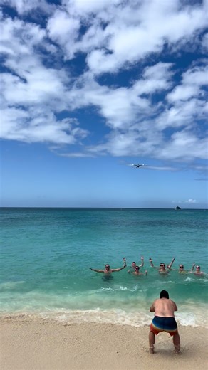 flash (@mikelaflash)’s videos with Tropical Beats - 4i20 Vibes