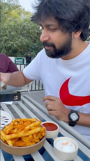 Balance is the key 🫣 #foodshorts📍True Balck - Balck Hummus Toast & Peri Peri French Fries 😋