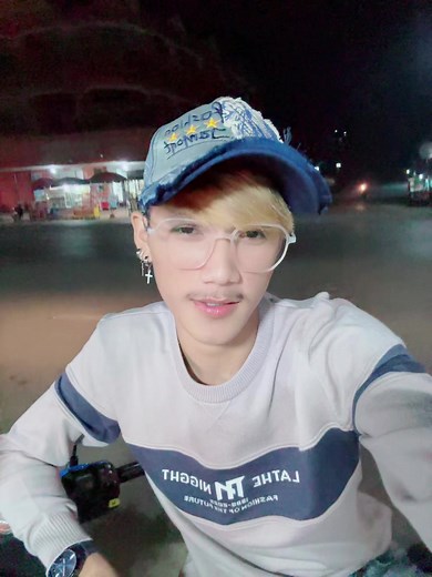 វីដេអូ​របស់ Chea Zxxy 🦊 (@chea.zxxy) ជាមួយ original sound🕊 - Ahh Oun Saa