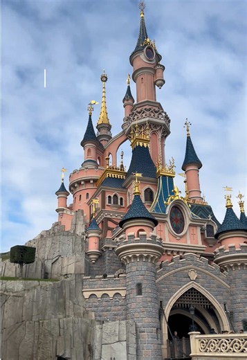5 Rides Not to Miss at Disneyland Park