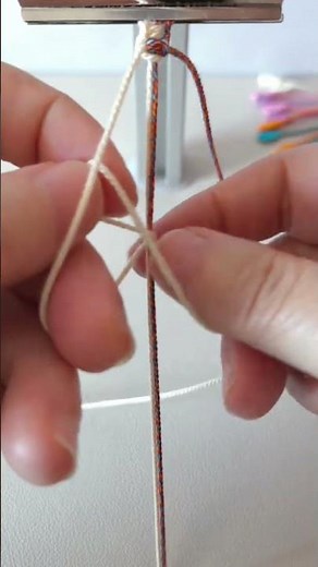 How to make a two color bracelet using paracord #crafts #diy #bracelet