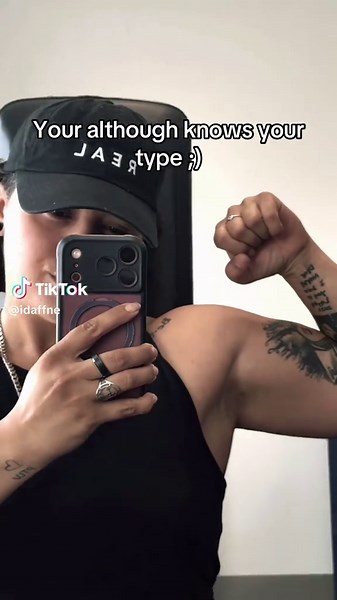 #androbuilt #muscles #alttiktok #gym #musclemommy