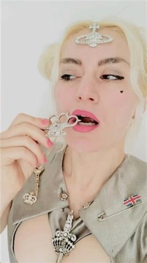 Vivienne Westwood Punk Look #fashionblogger #punk