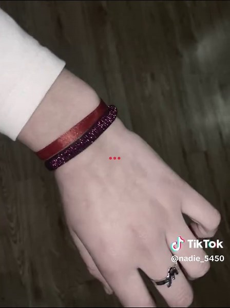 Significado de las pulseras: roja y negra