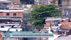 O Comando Vermelho (CV) e o Terceiro Comando Puro (TCP) dominam a maior parte do território do Complexo da Maré. Cerca de 140 mil pessoas têm que conviver diariamente com criminosos armados com fuzis prontos pra guerra. #BalançoGeralRJ 📽️ Reprodução/Record Rio | Tino Junior