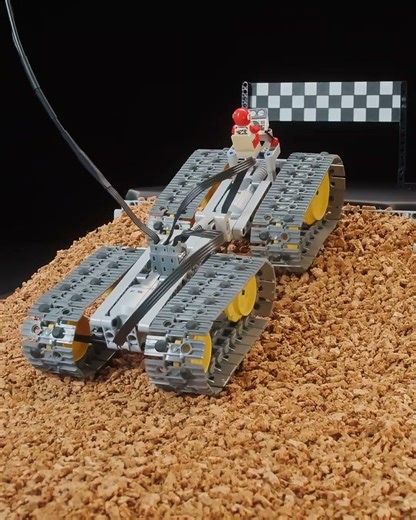 Mud Runner VS DualTrack Dominator - Hill Climb Challenge - LEGO Technic