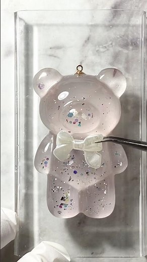 アクリルパウダーで作る幻想的なくまちゃんキーホルダー #ハンドメイド #レジン #レジン作り方 #resin
