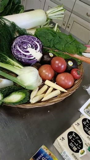 御縁の食材はその日次第 精進料理を作ってみる会は毎月第二水曜日 献立はない自由創作 五法（焼く、蒸す、煮る、揚げる、合わせる）が全て使われているか？ 五食はどうか？を考えます 香夏講師