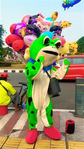 Funny clown dancing 🐸💃🏾