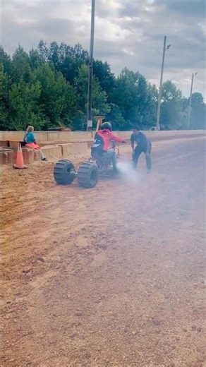 This Banshee is TOO FAST! 114 MPH #YamahaBanshee #SandDrags #2Stroke