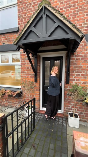 The Avenue Estate Agents Cheshire - Eliza Magenheimer on Instagram: "✨ Welcome to your new dream home… ✨ 🚨 Launching this week! 🚨 I bring to you this absolutely stunning 4 double bedroom character property, complete with a separate double-storey annex and garage 🤍 🔑 Property Highlights: 🔥 Living room with log burner 🍽️ Open-plan kitchen / dining / living space 🧺 Utility room 🛏️ Master bedroom with en-suite 🚿 Stylish shower room 🚗 Parking for multiple cars 🌿 Beautifully located on the 