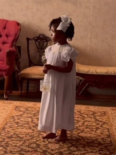 BTS of the littles’ heirloom photoshoot and final reveal at our local art gallery By the one and only TG McCary #fyp #heirloom #painting #portrait #photography