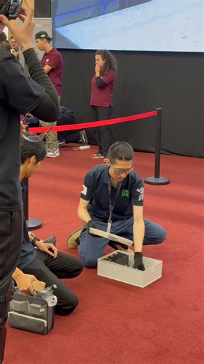 🤖 The 𝐌𝐞𝐠𝐚 𝐒𝐮𝐦𝐨 category brings together some of the most powerful robots — and the most experienced builders! Here’s a glimpse from one of our participants from Japan, sharing his thoughts on the competition and the amazing atmosphere at Robochallenge. 💪 Come join us this weekend at 𝐑𝐨𝐛𝐨𝐜𝐡𝐚𝐥𝐥𝐞𝐧𝐠𝐞 2025! 🗓️ Saturday & Sunday, from 10:00 🎟️ Free public access #Robochallenge #MegaSumo #Robotics #STEM #Innovation #FutureEngineers #RoboticsCommunity #Robofest #STEM #Innovatio