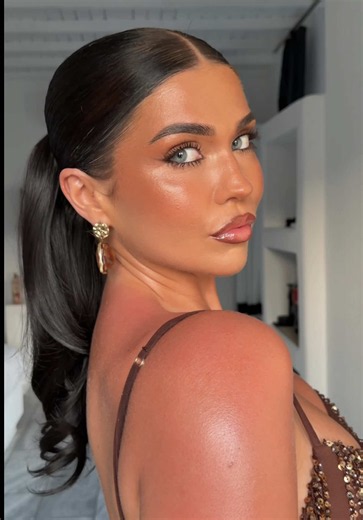 My holiday glam for going out, this tutorial is SO overdue🤝✨☀️🍹 #makeuptutorials #holidaymakeup #makeup