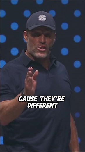 Tony Robbins Electrifies The Crowd With A Simple Message