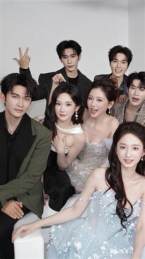 Zhang Jinyi cantik dan ganteng — foto & video terbaik