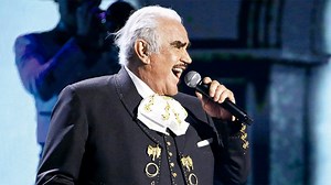 Vicente Fernández habría regresado a terapia intensiva tras fallo respiratorio