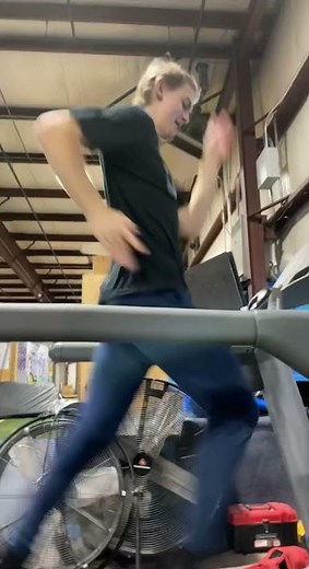 Fastest run on a treadmill… while wearing high heels 🤣