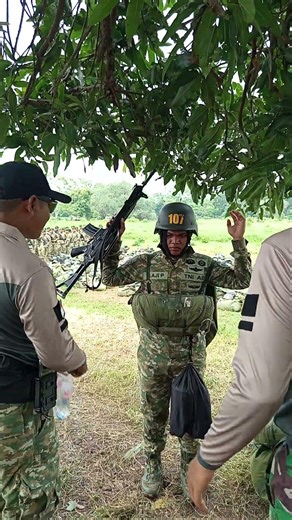 pengecekan pelaku selsai melaksanakan peterjunan #tnidihatirakyat #automobile #tni #motivasihidup