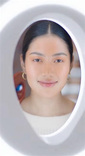 I Tried an AI Makeup Machine and the Results are AMAZING! 🤖💄 Future of Beauty Tech