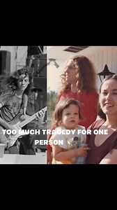 ᴛᴏᴏ ᴍᴜᴄʜ ᴛʀᴀɢᴇᴅʏ ꜰᴏʀ ᴏɴᴇ ᴘᴇʀꜱᴏɴ 🕊️ Allen Collins’ life was marked by an extraordinary amount of tragedy, even for someone in the rock and roll world. He was one of the founding members and lead guitarists of Lynyrd Skynyrd, co-writing many of the band’s iconic songs like Free Bird and That Smell. His fiery guitar solos became a defining part of their sound.Tragedies in Allen’s Life: 1. 1977 Plane Crash – Survived the crash that killed bandmates Ronnie Van Zant, Steve Gaines, and Cassie Gaines. 