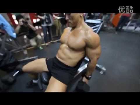 肱二头肌训练 哑铃交替弯举 Seated dumbbell alternate biceps curl