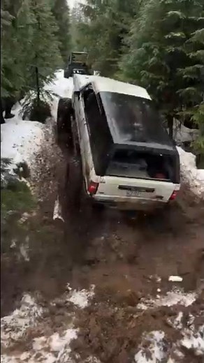 1st gen 4runner getting after it! #4runner #1stgen4runner #toyota #4x4 #4wd #4runner #trd #trdpro