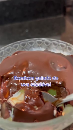 Receita de Bombom Gelado de Uva Fit e Saudável