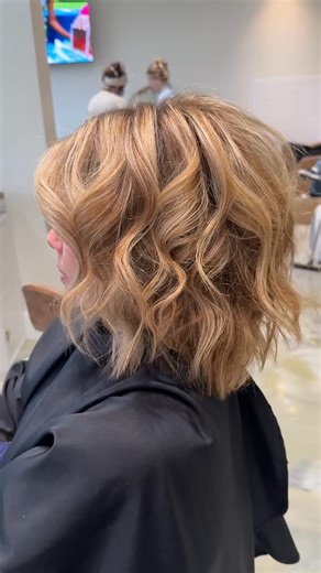 Avery Lynne Burch on Instagram: "🎄On the 11th day of Christmas curls🎄 your holiday hair girl brings curls for short hair 💁🏼‍♀️✨ Start with the underneath section and use your flat iron to create soft horizontal waves. This adds movement and volume to those shorter pieces that don’t love a traditional curl. For the top section, use flat iron curls alternating the pattern for a natural, effortlessly textured finish. Wrap it up with @oribe Dry Texturizing Spray and you’re good to go. Short hair