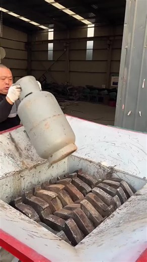 Efficient Metal Bottle Shredder for Recycling