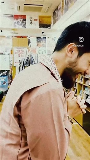 Kissing Fish Records on Instagram: "diskunion 様々なジャンルのアーティスト・有識者 に、1万円を渡して好きなモノを買っていただく企画 「diskunion JOURNEY!」 今回は台湾を拠点とするソウル&ファンク・ミュージ シャン、Yufuさん (@yufu_groovin) がディスクユ ニオン新宿ソウル・ダンスミュージックショップで DIG! 60's & 70'sのソウルファンクサウンドを追求し、 2025年9月には1stフル・アルバムが国内仕様でLP 化したアジアソウルミュージックシーンの超注目のア ーティスト Yufu。自身の音楽ルーツから、アルバム の制作秘話、台湾のレコードショップや音楽シーンに ついてなど、盛りだくさんに語っていただきました! チャプター 00:00 オープニング 00:43 ディスクユニオンにはよく来る? 01:39 今日の買い物は決まってる? 02:43 台湾のレコードショップには行く? 03:42 ソウル・ファンクをはじめたきっかけ 05:00 影響を受けたアーティスト 06:16 台湾の音楽シーンに