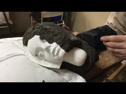 顔の型取りをする四谷シモン