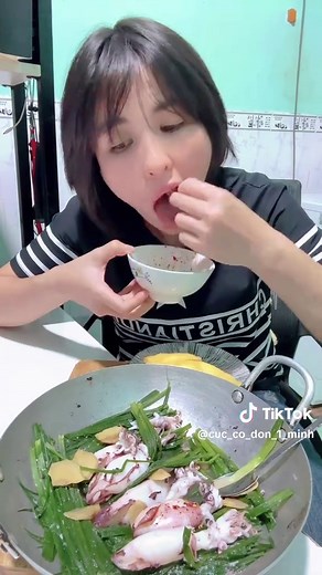 Mực Hấp Hành: Món Ngon Bữa Tối
