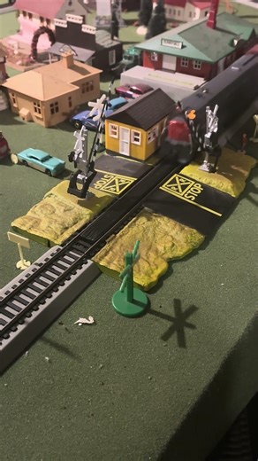 Here I’m running the early 70s or so athearn blue box SP u28c with a freight after servicing