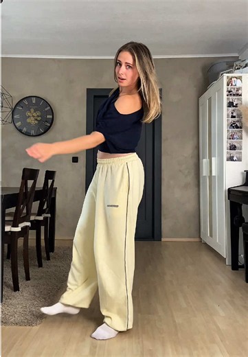 Going on Vacation Today: Dance Trend & Travel Vlog Idea