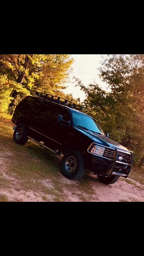 2005 Ford Excursion with the 6.0 Powerstroke #powerstoke #ford #excursion #diesel